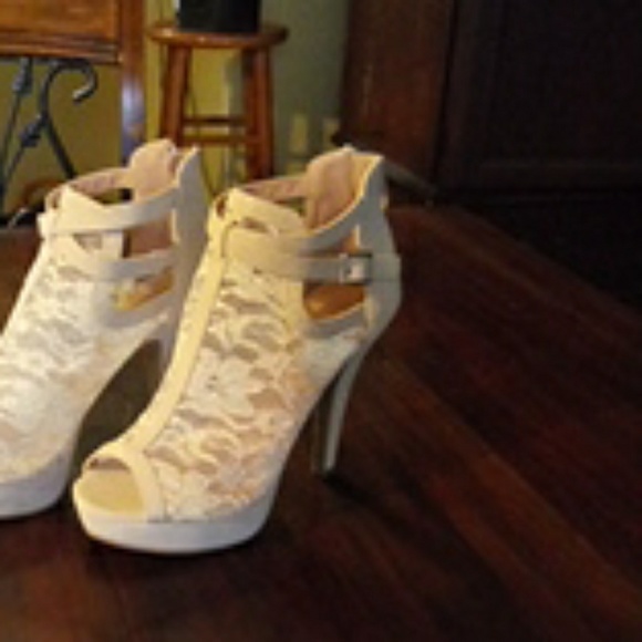 Shoes - Picture 2 of 3